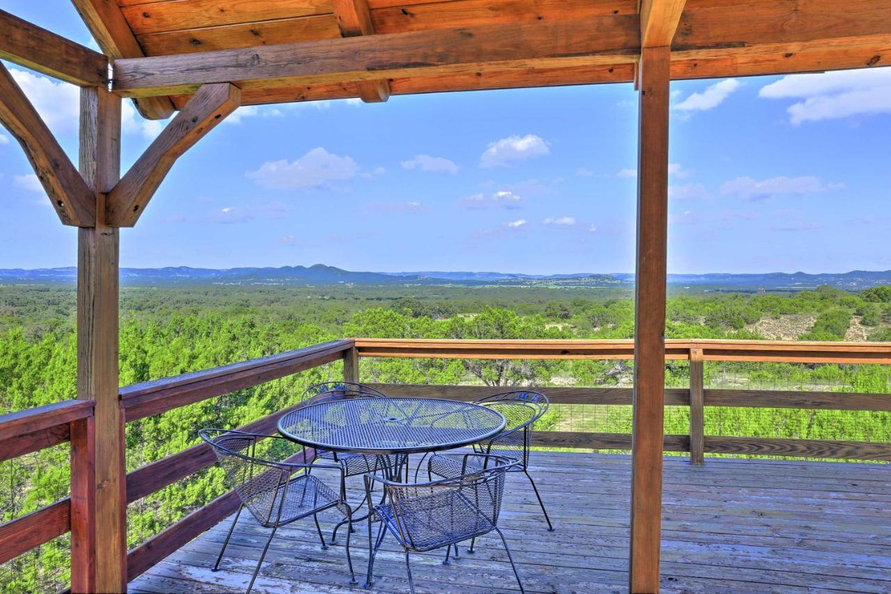 Utopia Family Home With Mountain Viewing Deck! Exterior photo